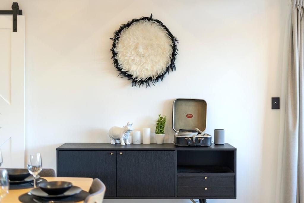 Black Barn Modern: Luxe Martinborough Escape Esterno foto